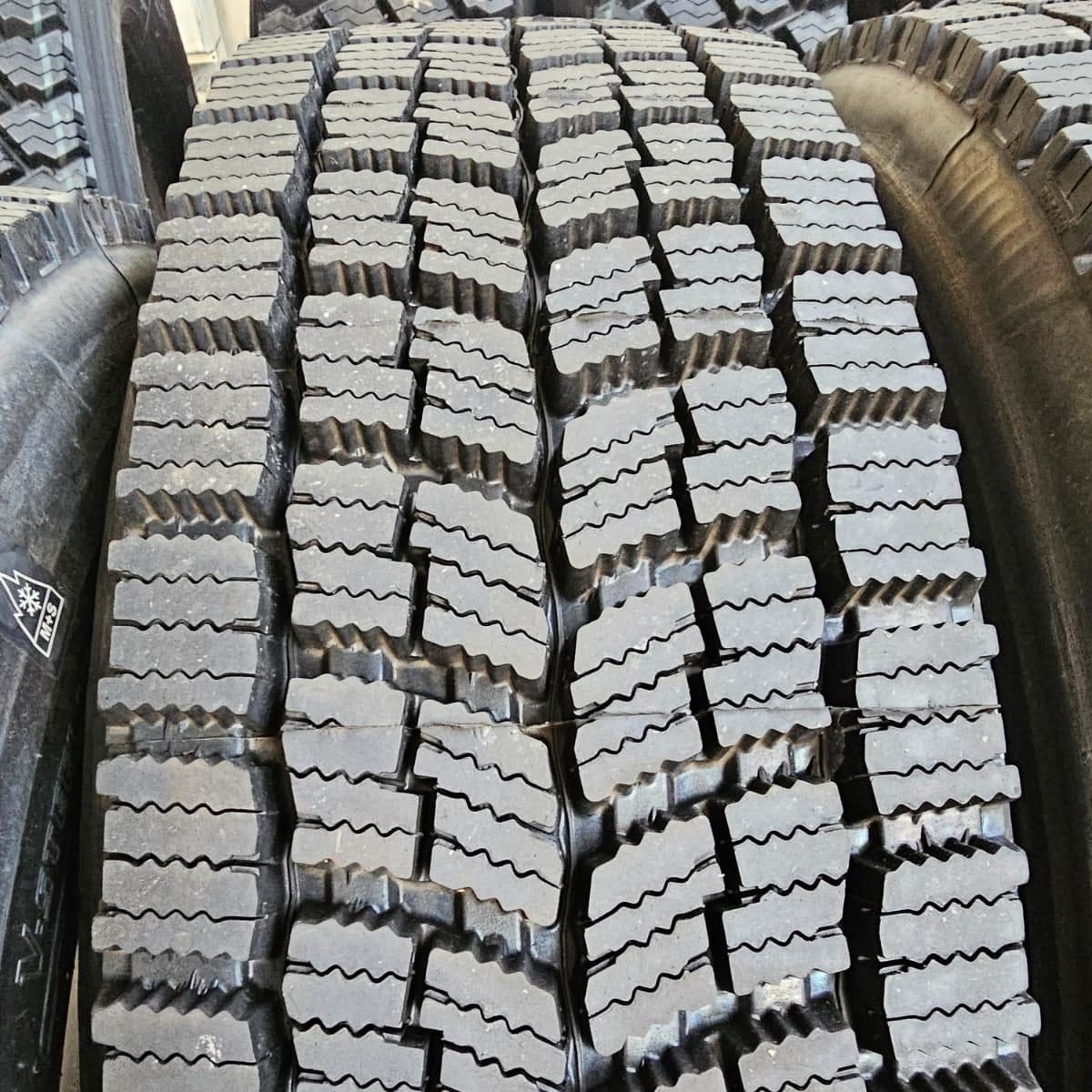 Atjaunotas velkošās ass  kravas riepas  315/70 R22.5