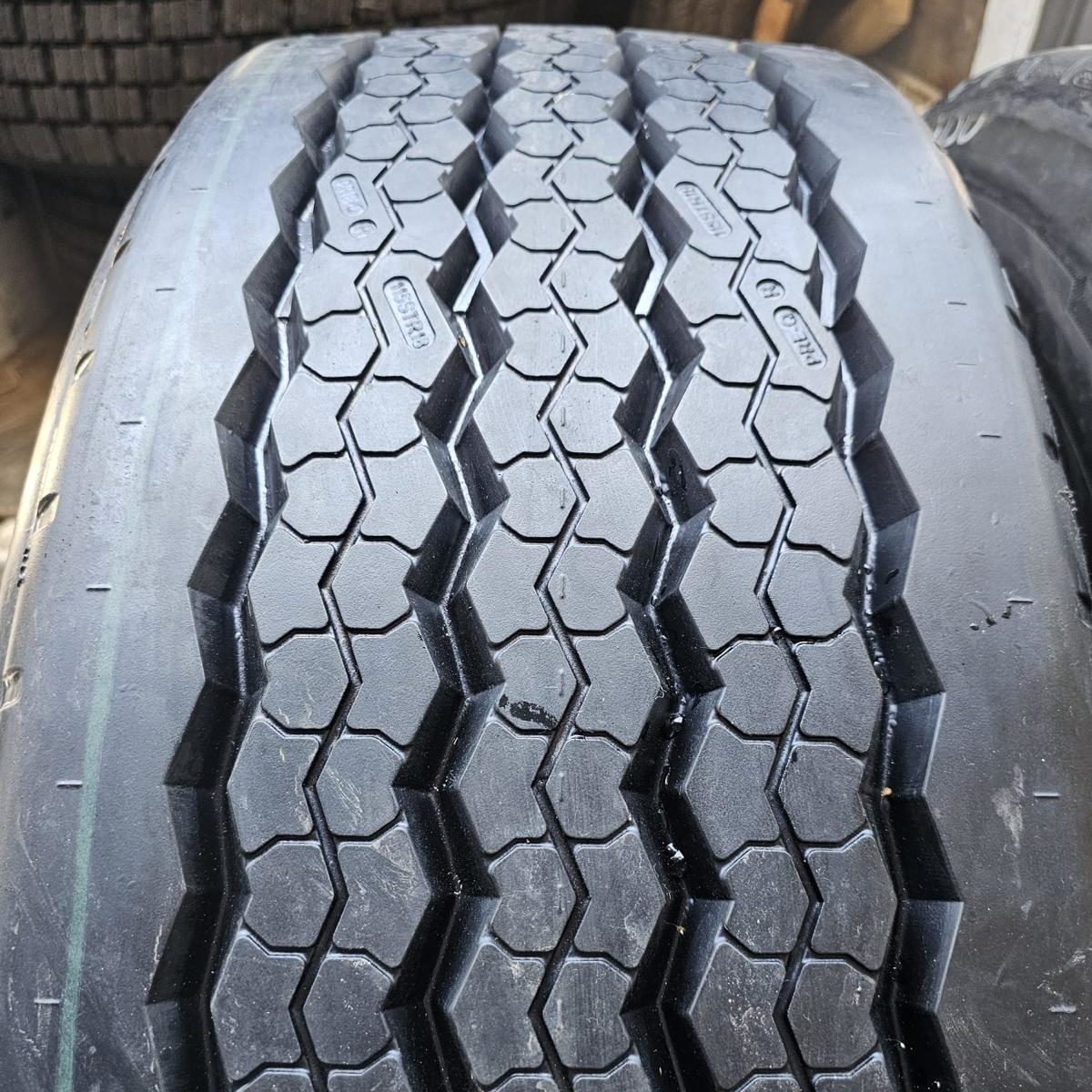 Atjaunotas piekabes ass kravas riepas 385/65 R22.5