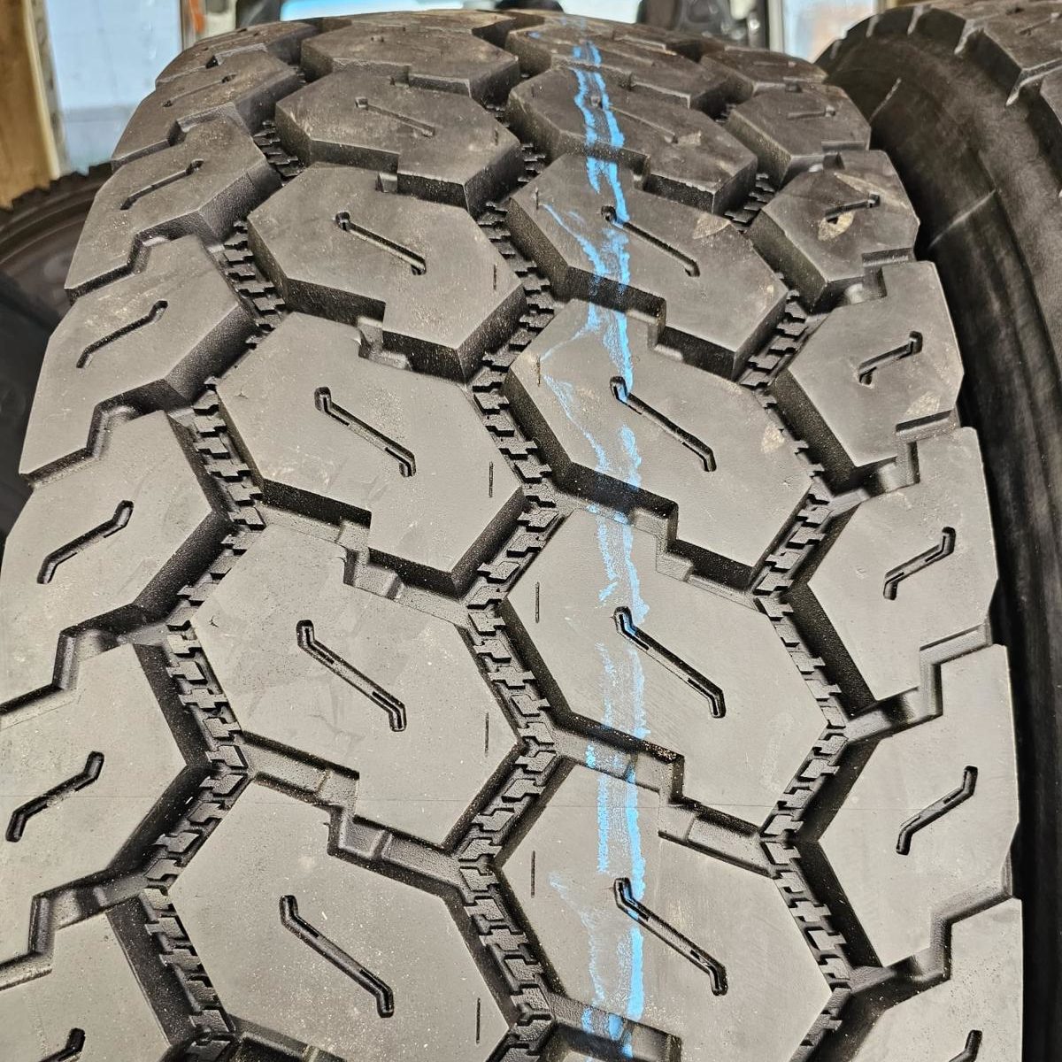 Atjaunotas piekabes ass kravas riepas 385/65 R22.5