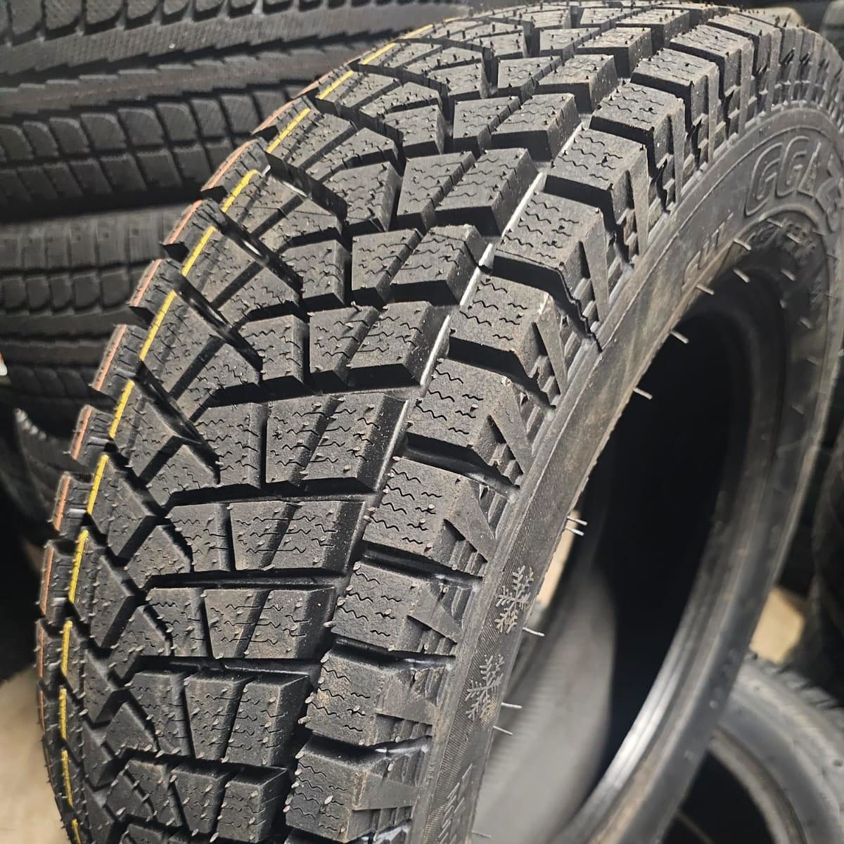 Atjaunotas riepas 215/65 R16